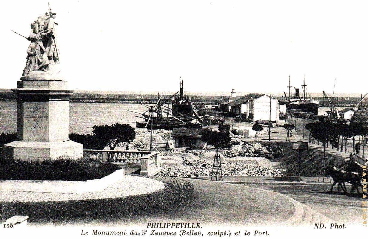 Philippeville - Monument du 3e Zouaves et le Port.jpg